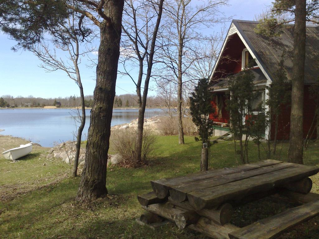 Kapteni Holiday House Paatsalu Ruang foto